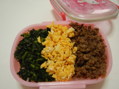 ３色そぼろ弁当